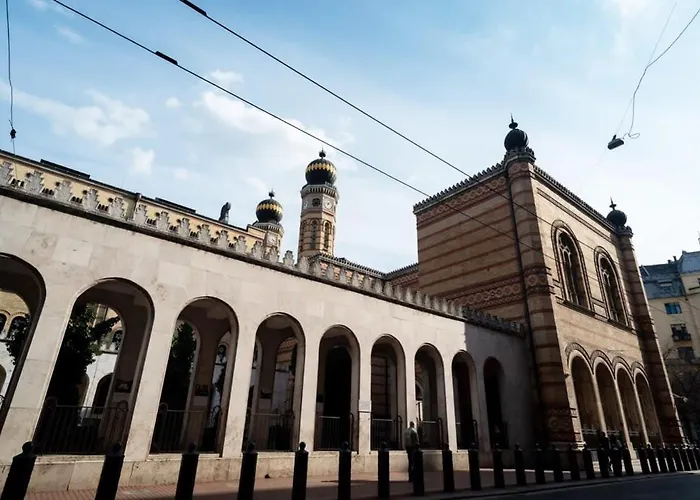 Central Apartment In Front Of The Synagogue